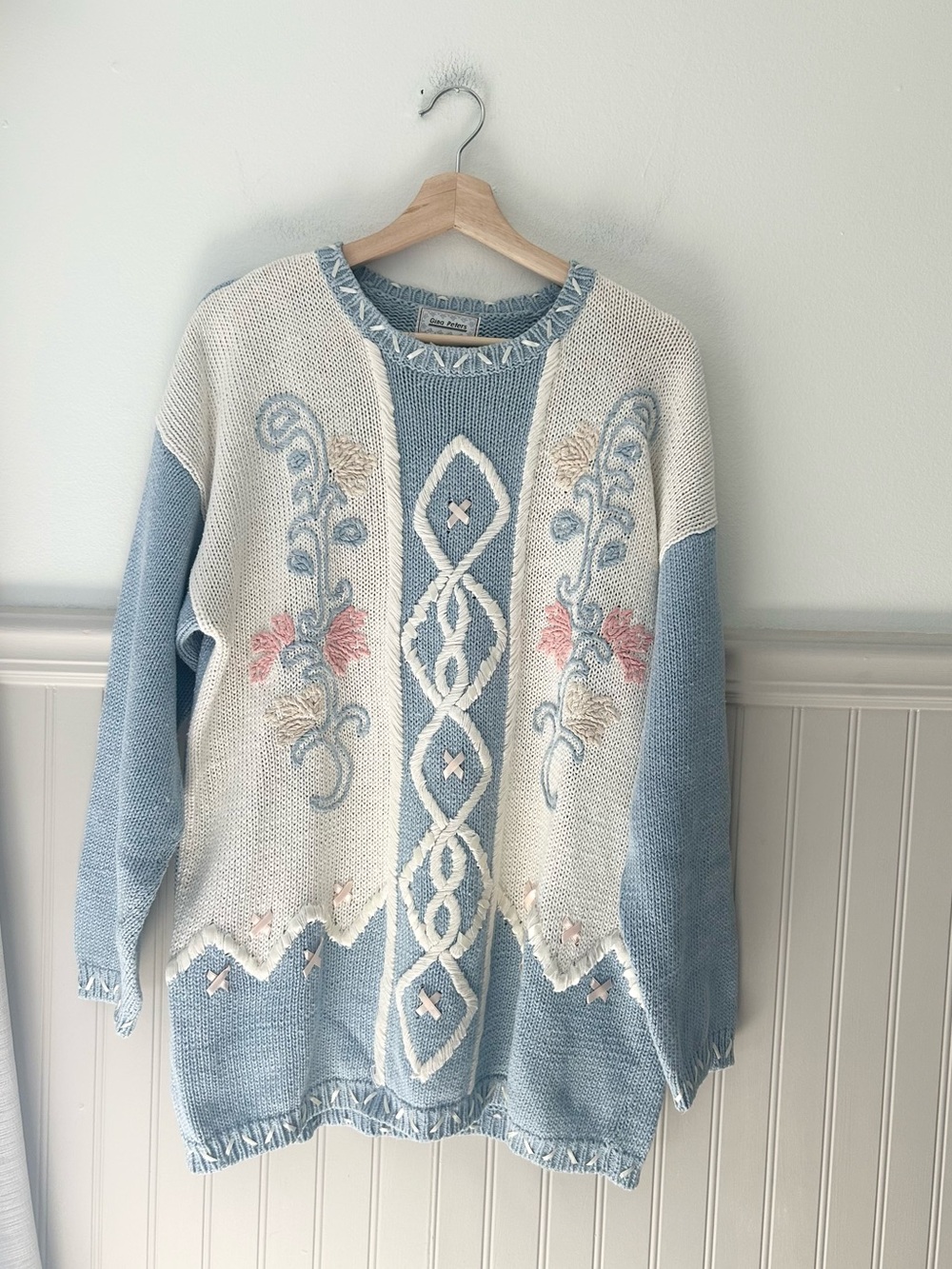 Vintage Gina Peters Light Blue White Embroidered Crewneck Sweater Large Ribbon